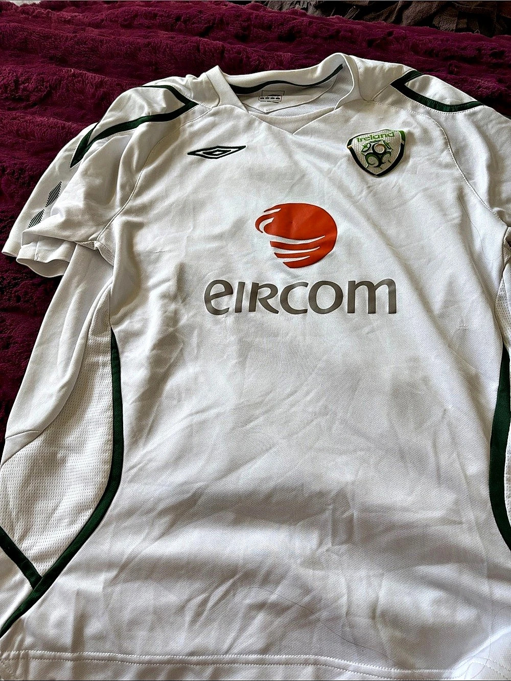 Umbro Republic of Ireland Away Jersey 2002-2003 White & Green